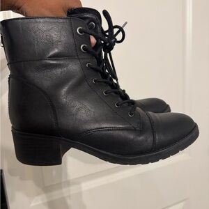 Combat boots